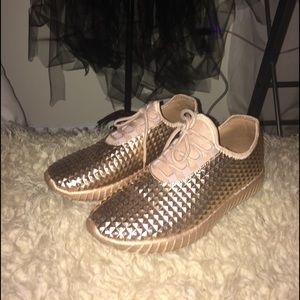 Rose Gold 🥀 platinum tennis shoe